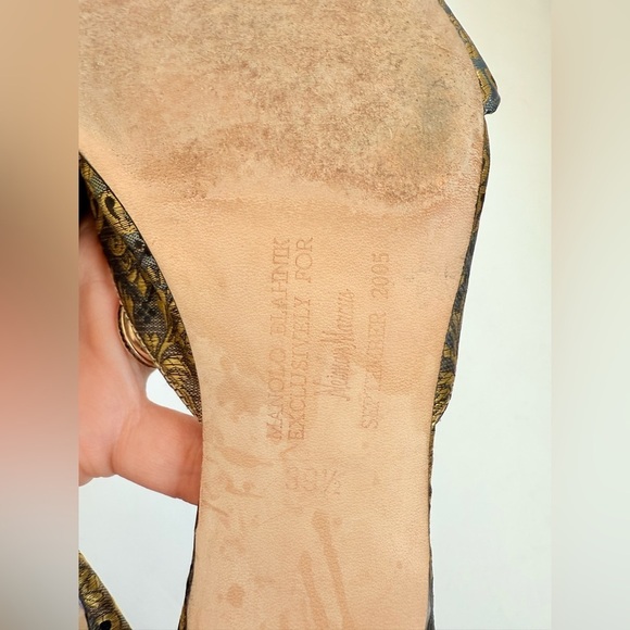 Manolo Blahnik Blue Gold Tapestry Paisley Brocade embellished mules EU 39.5 - Picture 9 of 10